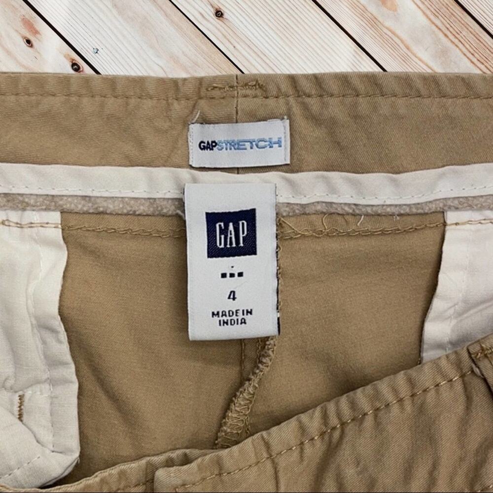 GAP Womens 4 Stretch Tan Bermuda Cotton Shorts - Picture 3 of 4